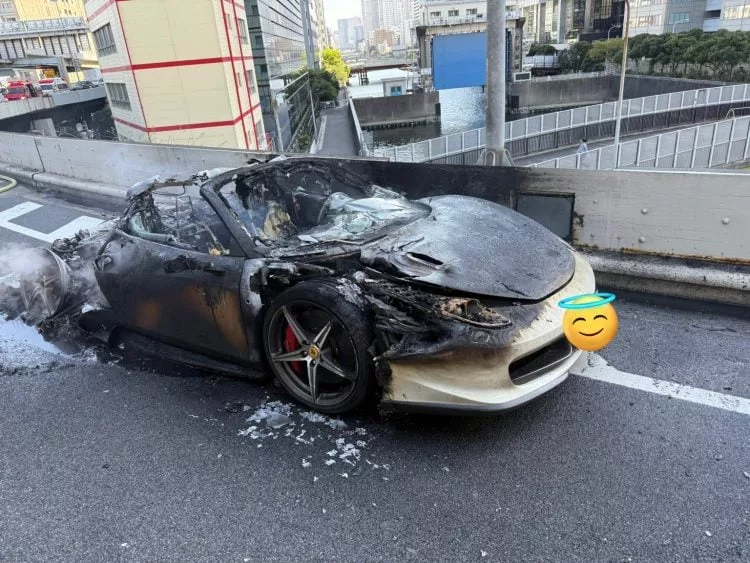 Японец 10 лет копил на Ferrari - она сгорела через час после покупки