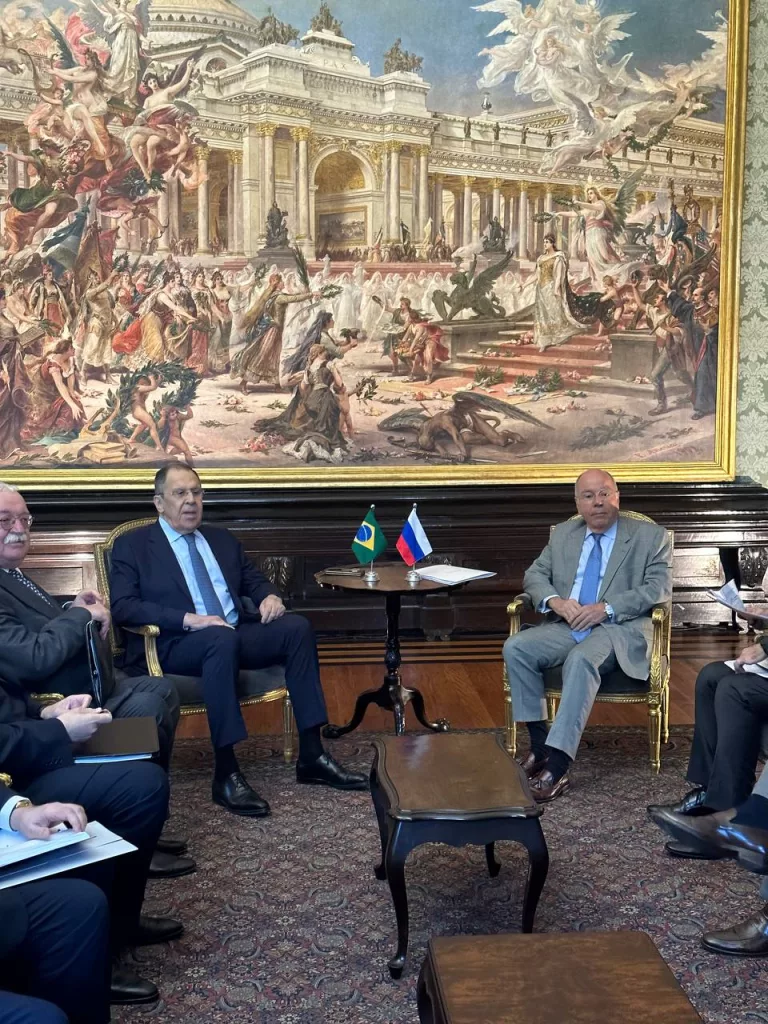 Лавров прибыл в Бразилию для совещания глав МИД БРИКС