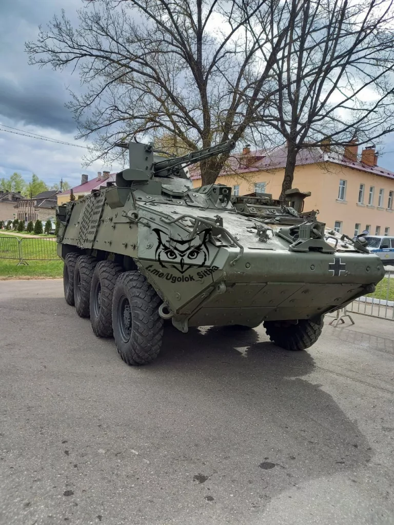 В Псковской области зачем-то сконструировали настоящее мега-комбо для выставки