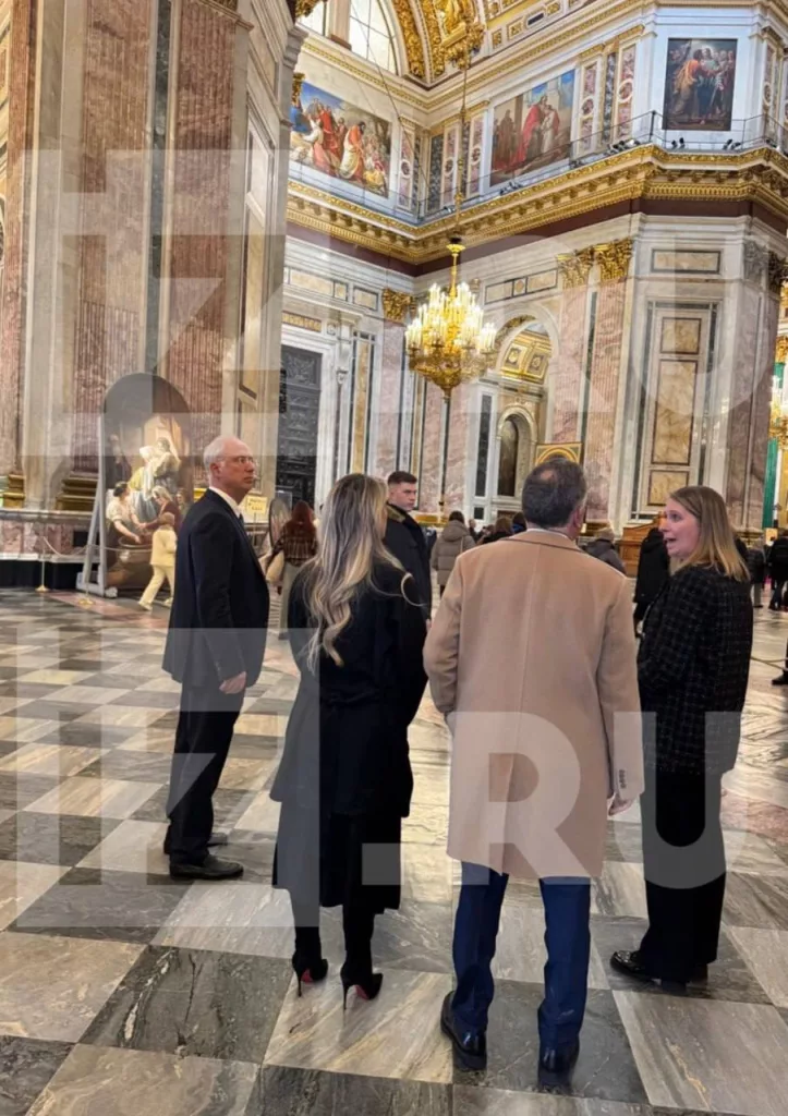 Обратил внимание на фото, на котором Дмитриев здоровается предположительно с женой Уиткоффа