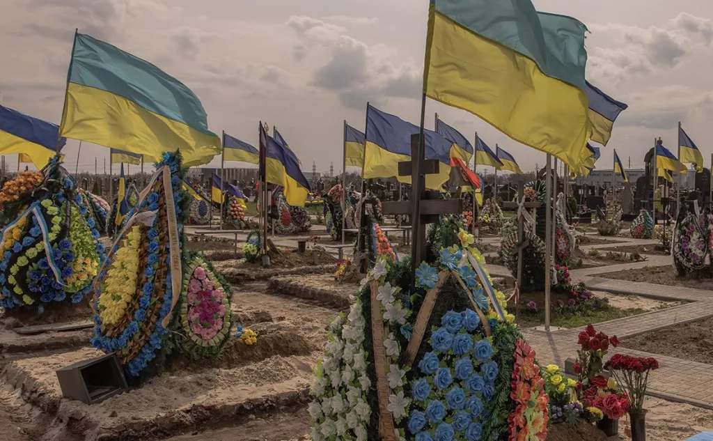 Зеленский, кажется, окончательно запутался в арифметике. В феврале у него было всего 46 тысяч погибших, и 380 тыс. раненых. Теперь в интервью CBS News выясняется, что уже до 100 тысяч