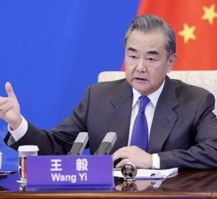 США должны прекратить создание «ядерных альянсов» и размещение наземных ракет средней дальности вблизи границ других стран, заявил Ван И