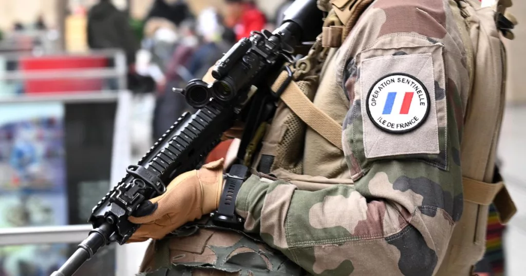 У Франции минус 1485 бойцов. И это ещё до Украины