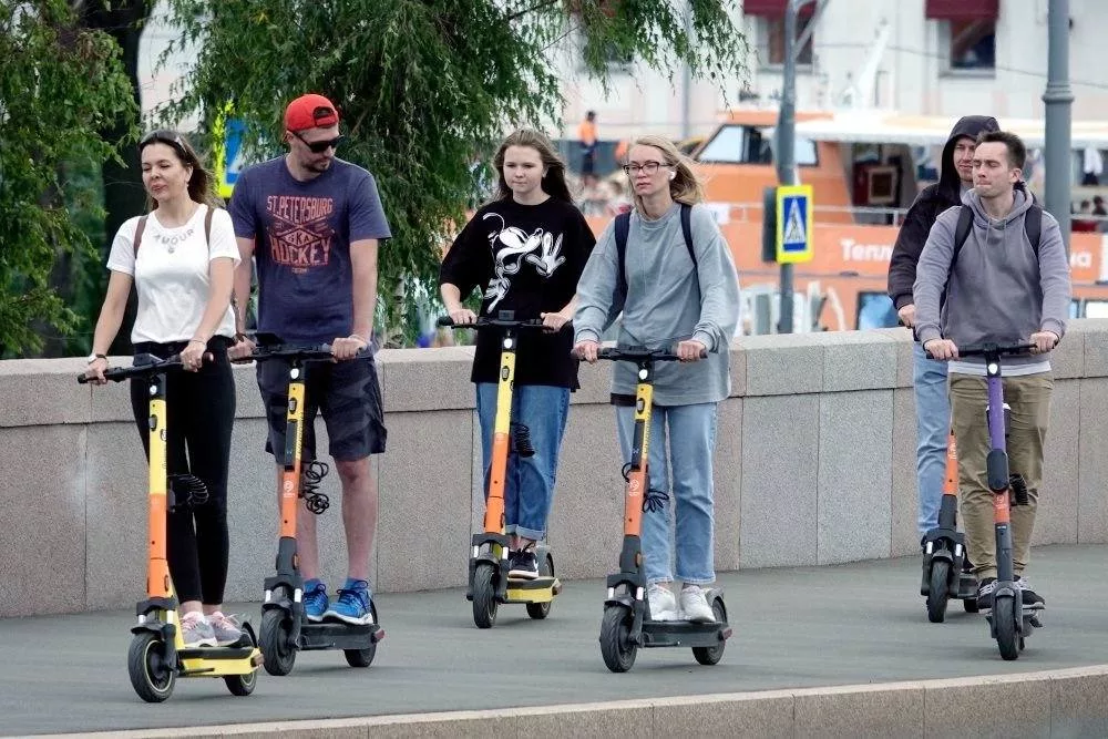 Для поездок на электросамокатах обяжут носить шлем: какие еще ужесточения ждут россиян