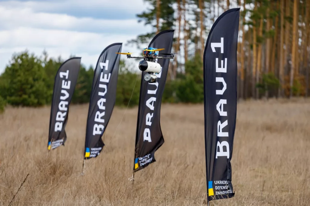 Первые испытания украинских FPV-дронов на оптоволокне с дальностью более 20 км