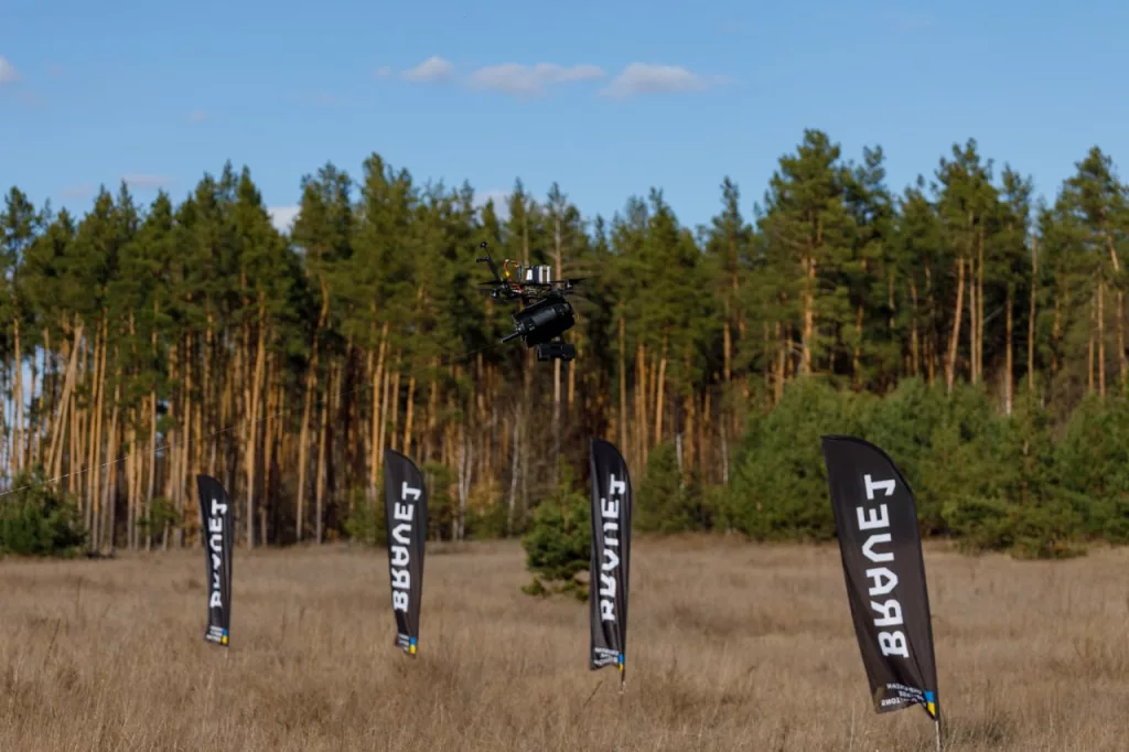Первые испытания украинских FPV-дронов на оптоволокне с дальностью более 20 км