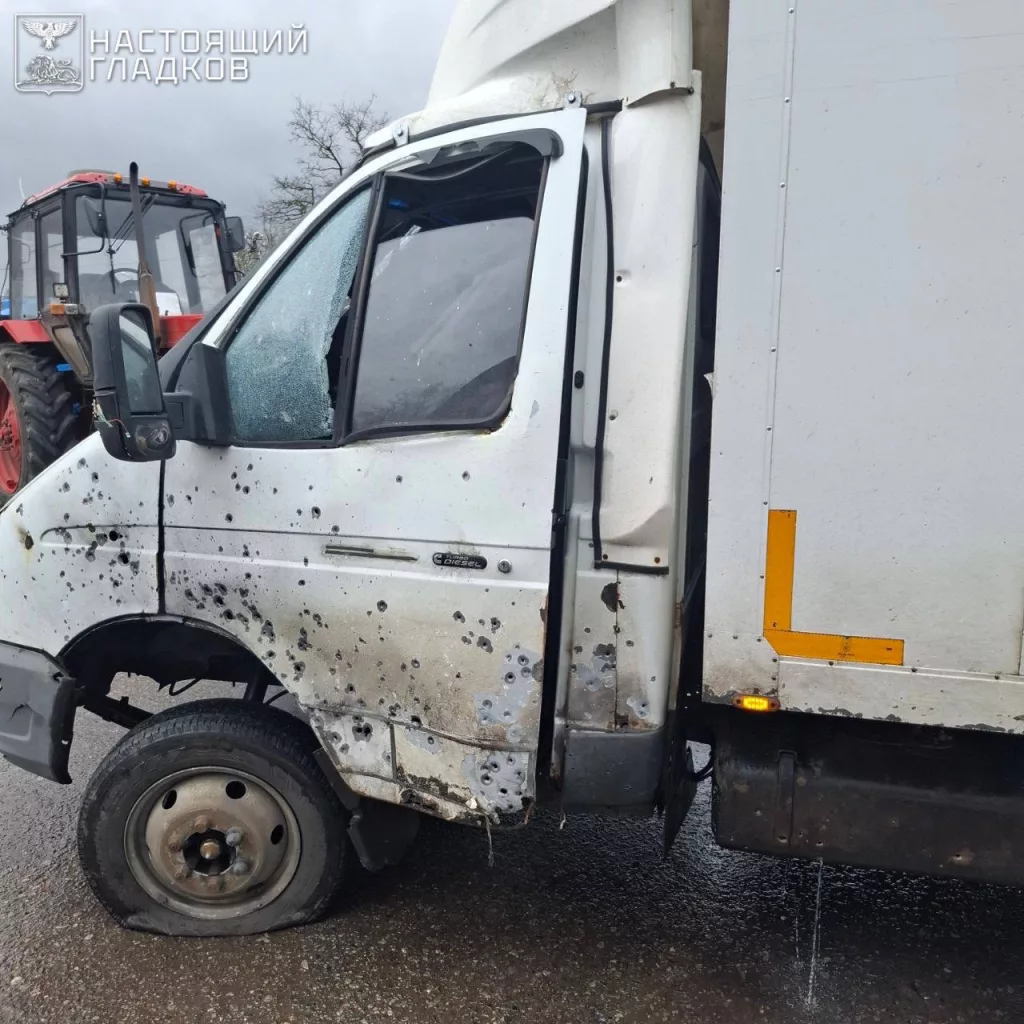 Белгородская область. Губернатор: В селе Казинка Валуйского округа вражеский беспилотник ударил по ГАЗели. Ранен водитель