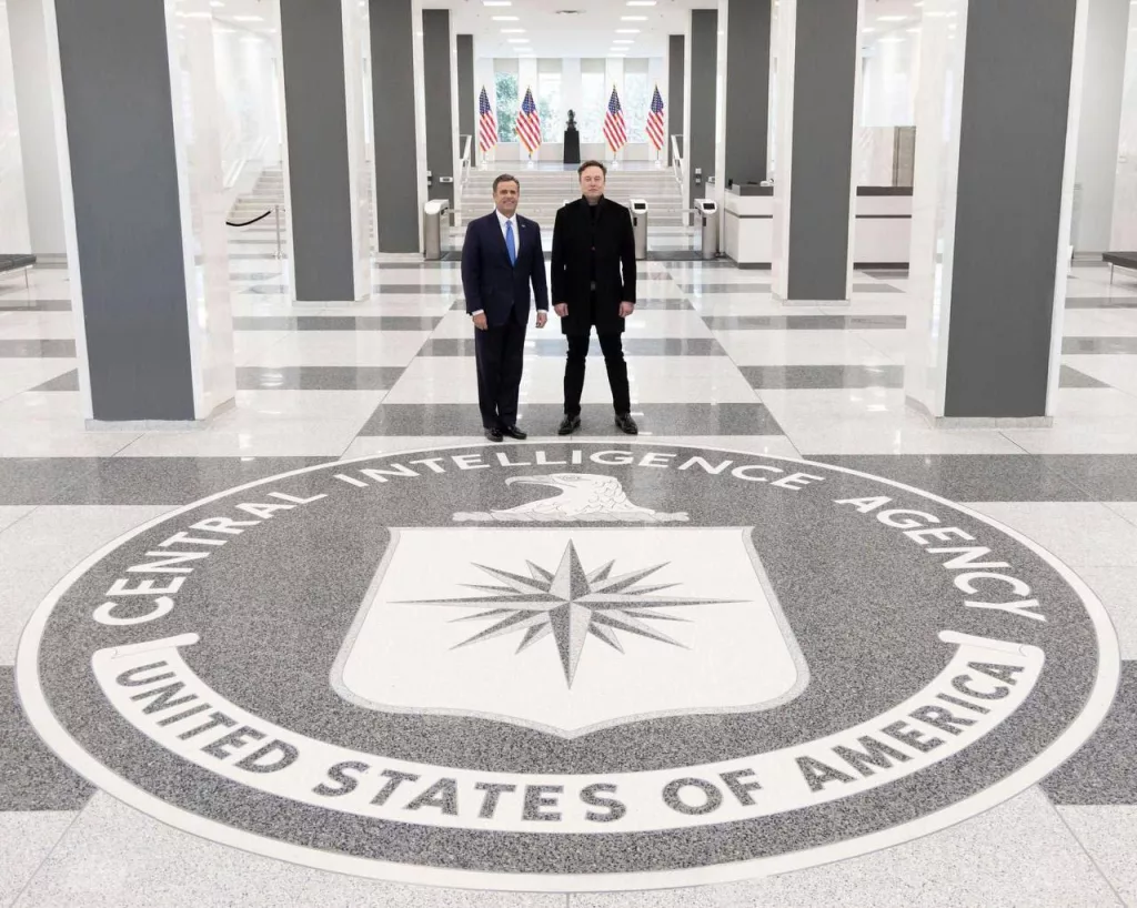 Илон Маск посетил штаб-квартиру ЦРУ, где вероятно обсуждал с директором Рэтклиффом оптимизацию деятельности агентства, связанную с DOGE