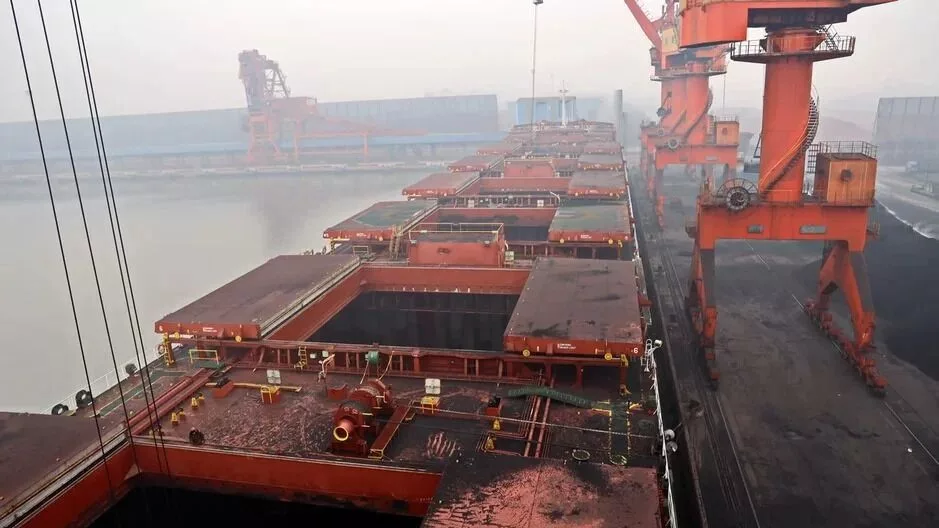 Еврокомиссия подтвердила разрешение отгружать уголь из Казахстана через порты РФ, которые находятся под санкциями ЕС