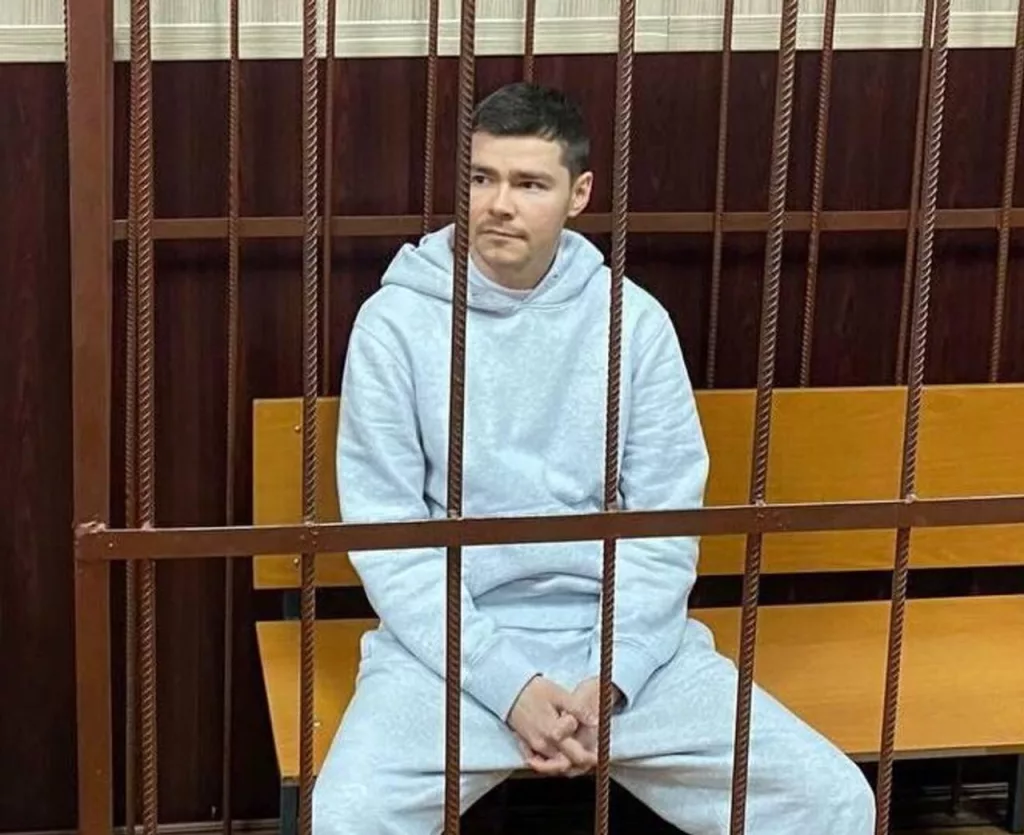 Блогер Аяз Шабутдинов признал вину по уголовному делу о крупном мошенничестве, сообщил его адвокат