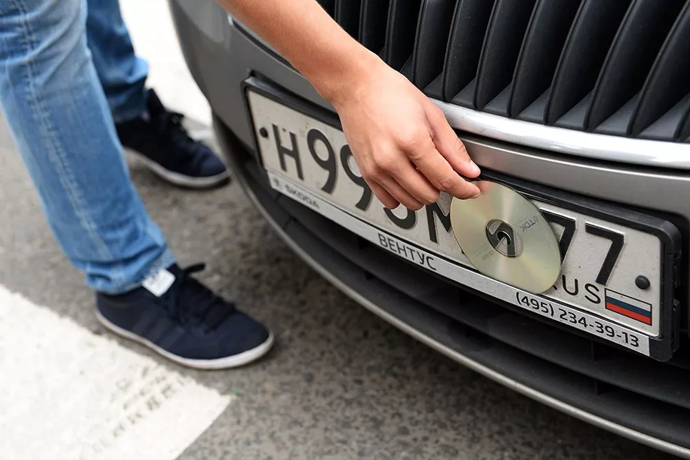 Запретить продажу устройств для сокрытия номеров требуют в Госдуме