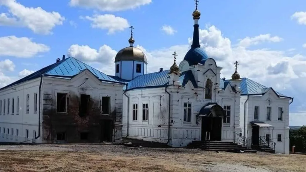 Около 300 боевиков ВСУ оказались заблокированы в Горнальском Свято-Николаевском Белогорском мужском монастыре в Курской области