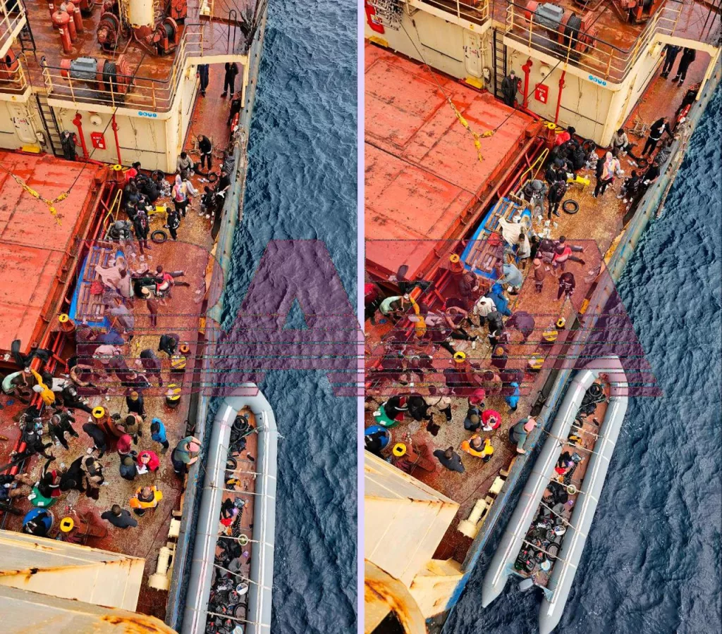 Моряки российского судна спасли 54 нелегальных мигрантов с дрейфующей лодки в Атлантическом окене