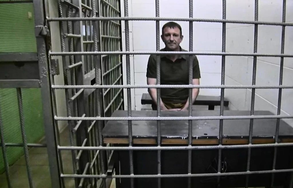 Ивана Попова не отпускают на фронт. 2-й Западный окружной военный суд признал законным изменение меры пресечения с домашнего ареста на содержание под стражей бывшему командующему 58-й армией генерал-майору Ивану Попову