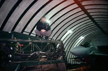 Ещё несколько кадров с переданными Польшей истребителями МиГ-29 на вооружении воздушных сил Украины на одном из аэродромов с бетонными укрытиями