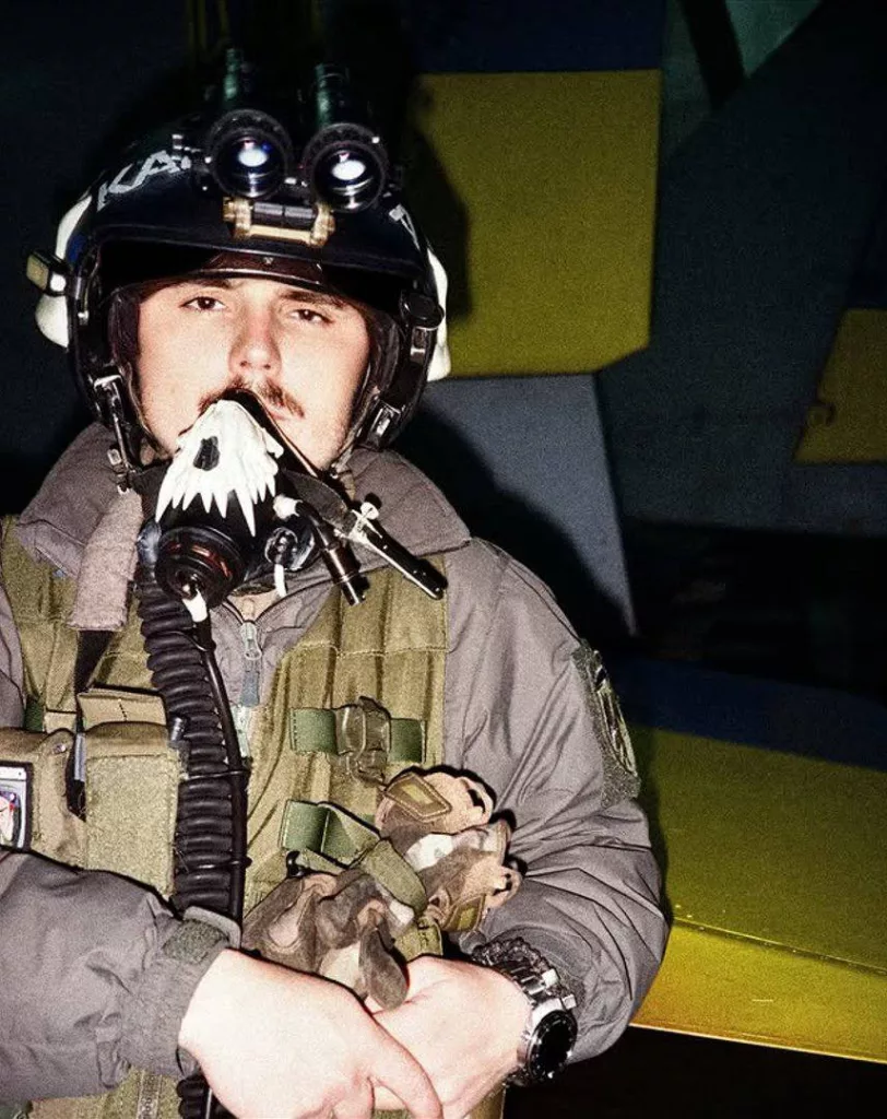 Ещё несколько кадров с переданными Польшей истребителями МиГ-29 на вооружении воздушных сил Украины на одном из аэродромов с бетонными укрытиями