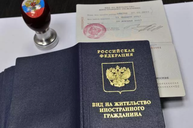 Почти в 10 раз сокращен список профессий, дающих иностранцам преференции в получении ВНЖ в РФ