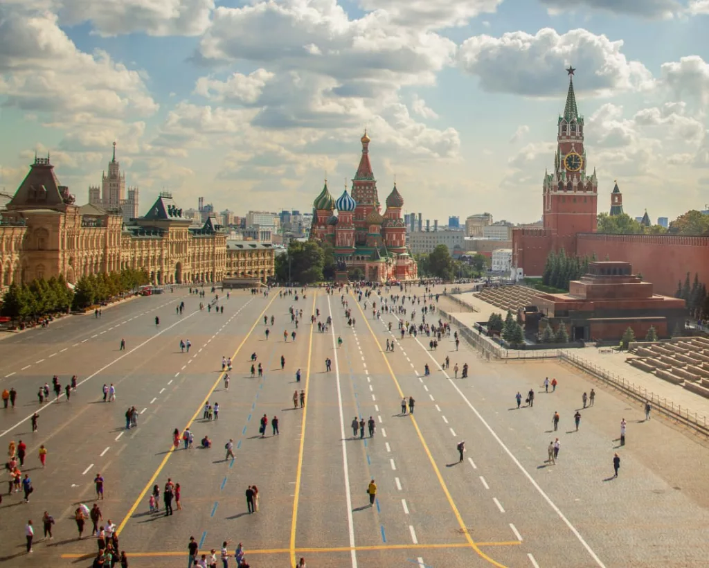 Погода на Пасху как в июне: эти выходные могут стать самыми теплыми в истории метеоизмерений в Москве, сообщила Татьяна Позднякова
