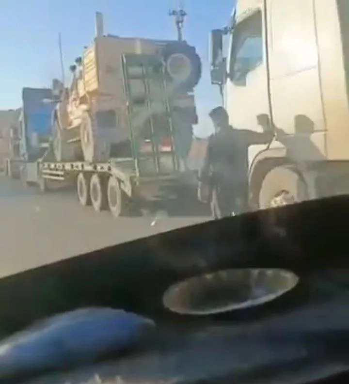 Американцы продолжают выводить войска из района сирийского Дэйр-эз-Зора. Колонны уходят на Хасаку и Ирак