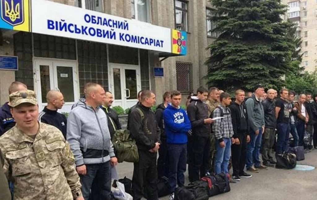 Учеба не спасет: Киев хочет мобилизовать студентов старше 25 лет