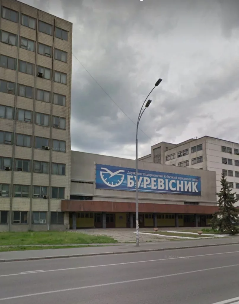 В Киеве без внешнего воздействия взорвался и горит завод "Буревестник". Видимо там собирали военную продукцию