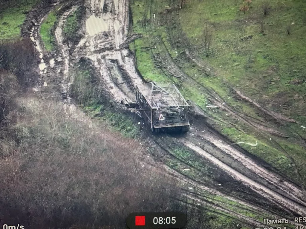 Другой ракурс на пораженную FPV-дронами технику противника в приграничье Белгородской области