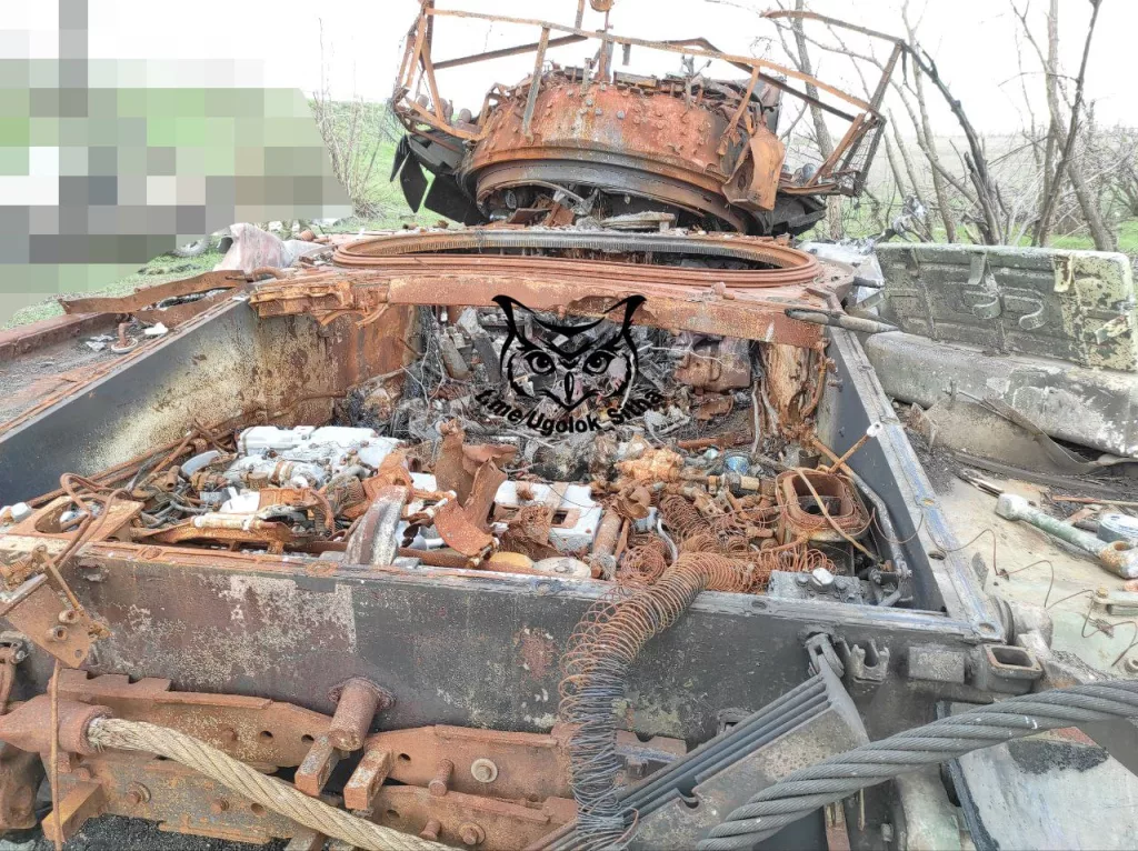 Останки уничтоженного танка Т-64БМ "Булат" ВСУ в районе н.п Новогродовка, ДНР