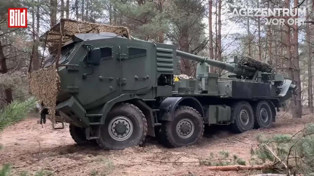 Опубликованы новые кадры с украинской буксируемой 155-мм гаубицей «Богдана-Б» на одном из полигонов