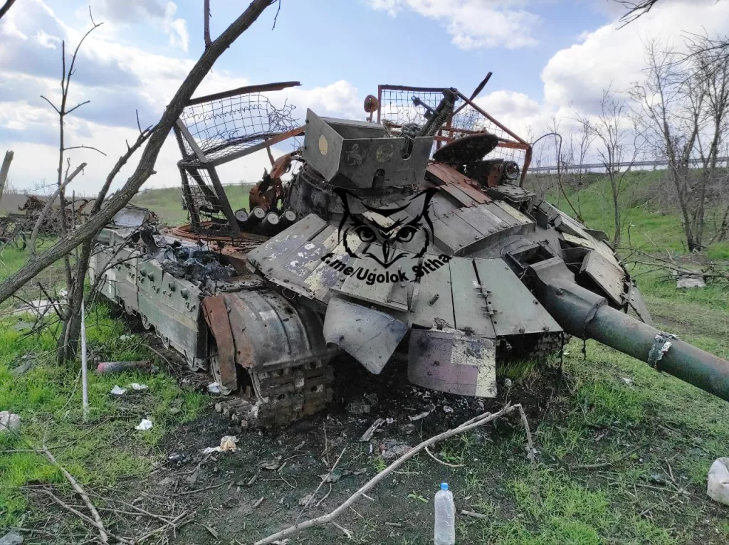 Останки уничтоженного танка Т-64БМ "Булат" ВСУ в районе н.п Новогродовка, ДНР