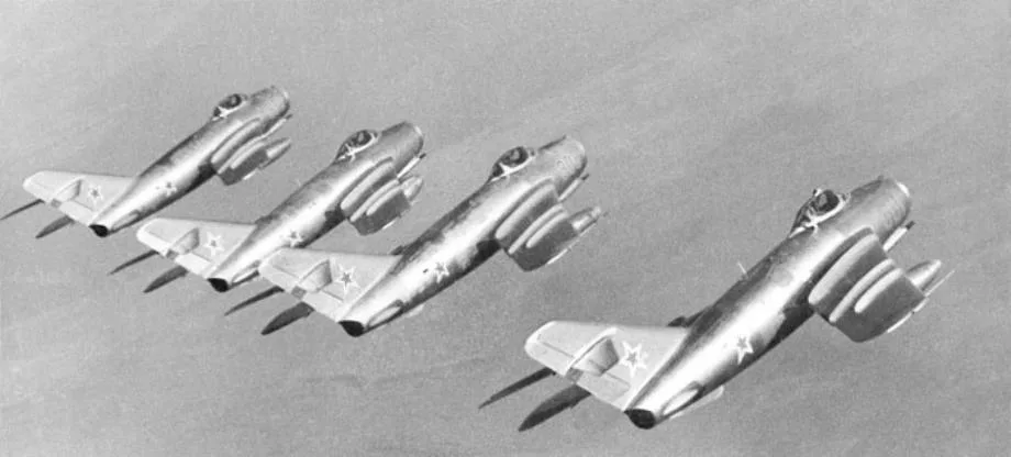 8 мая 1954 года в небе над Кольским полуостровом состоялся воздушный бой между американским самолетом-разведчиком RB-47E и советскими истребителями