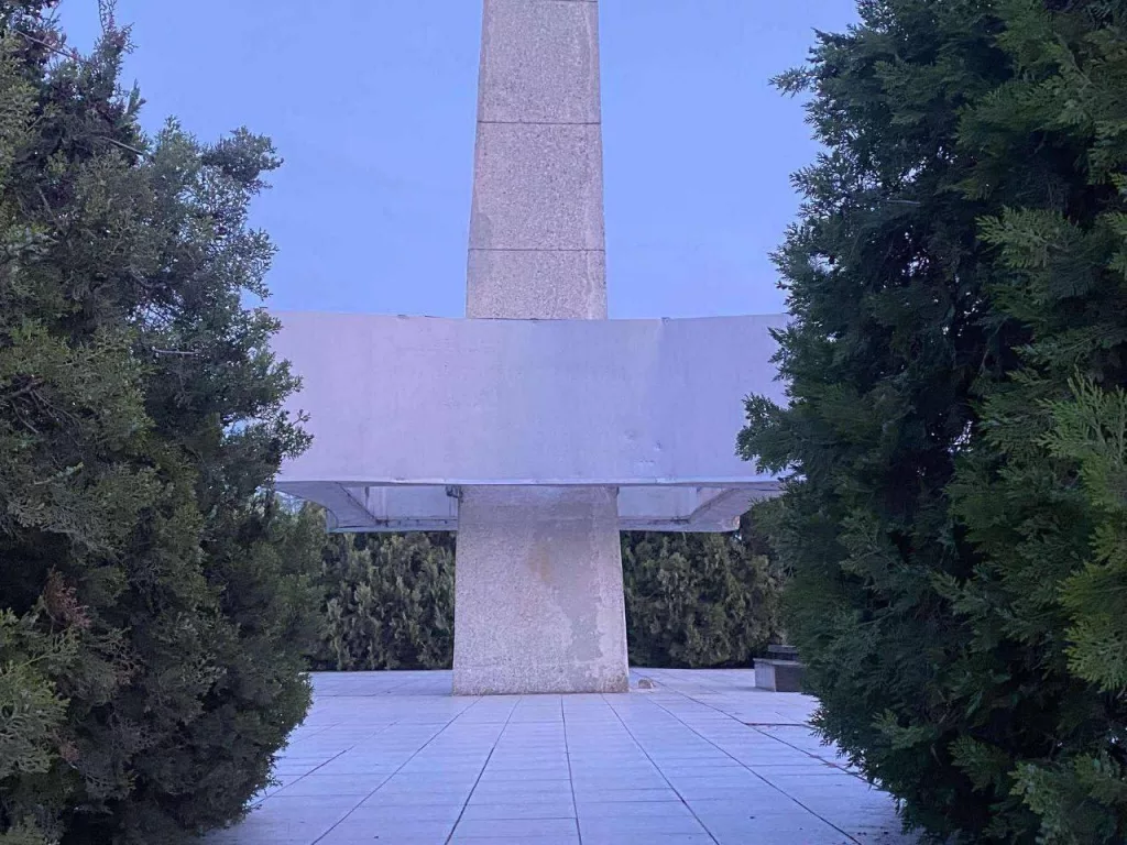 В Черноморске Одесской области сняли надпись на мемориале Великой Отечественной Войны, гласившую: "Люди, помните, какой ценой завоёвано счастье"