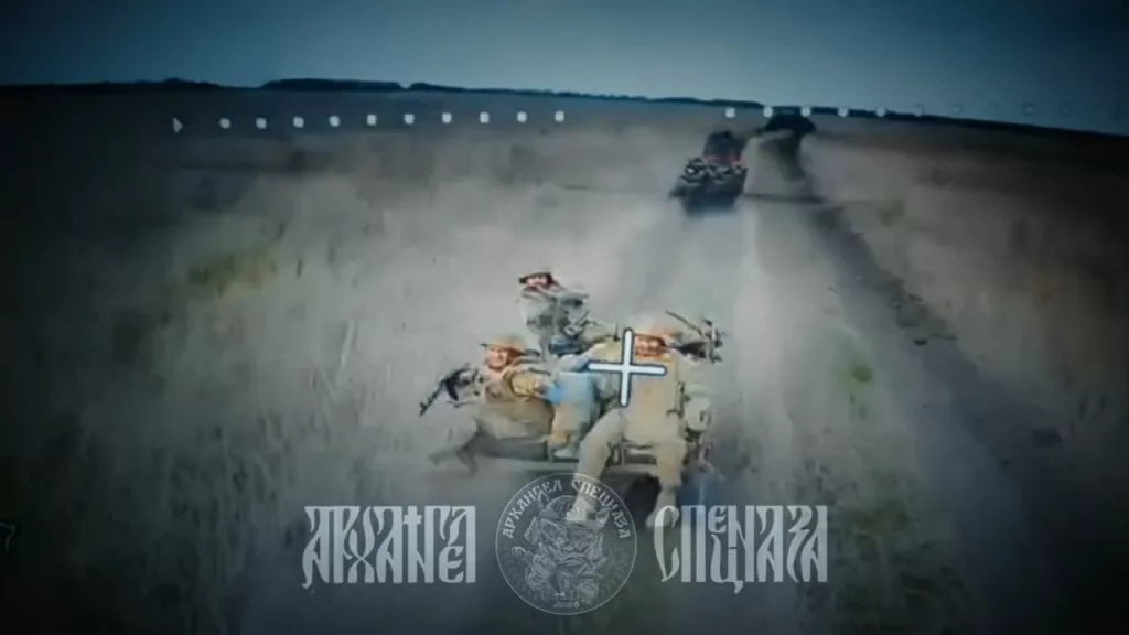 Целая процессия украинских квадроциклистов под ударами российских FPV-дронов в приграничье