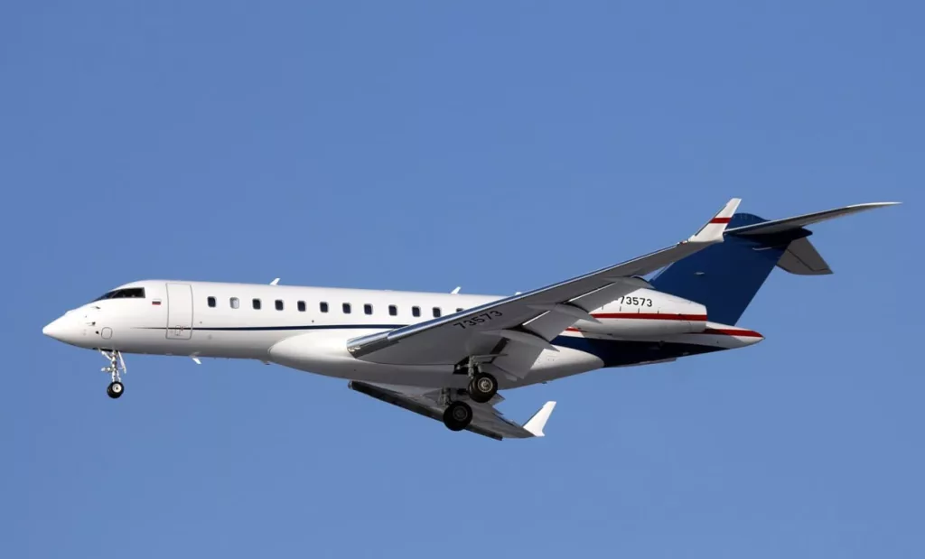 Два бизнес-джета Embraer Legacy 600 столкнулись в аэропорту Минеральных вод. Один из них может принадлежать экс-губернатору Краснодарского края и миллиардеру Александру Ткачеву