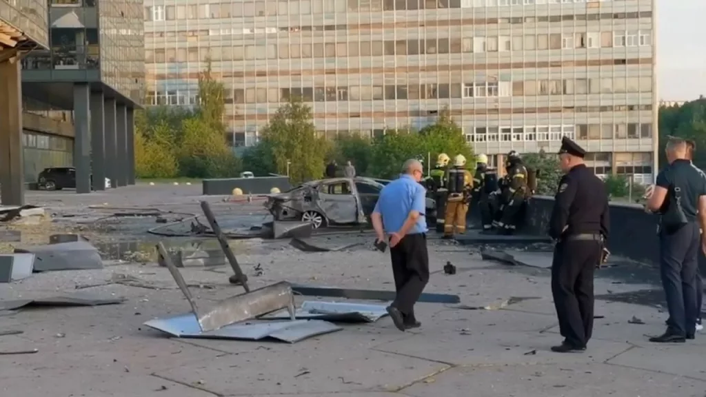 Зеленоград. Москва. Враг старался поразить технопарк, большинство дронов сбито. Один упал на парковку