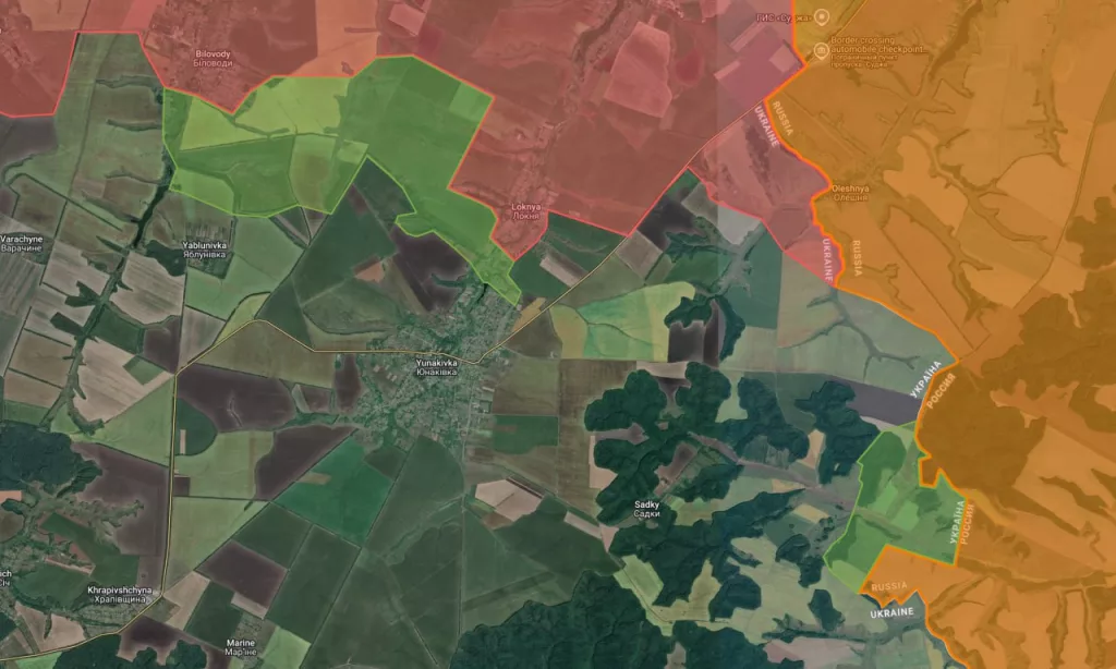 Появляются первые сообщения, что в рамках создания зоны безопасности российские войска зацепились за восточную окраину Юнаковки, в 8 км от границы с РФ. Село расположено на ключевой трассе до Суджи, которую ВСУ использовали как логистический хаб и точку снабжения группировки в Курской области