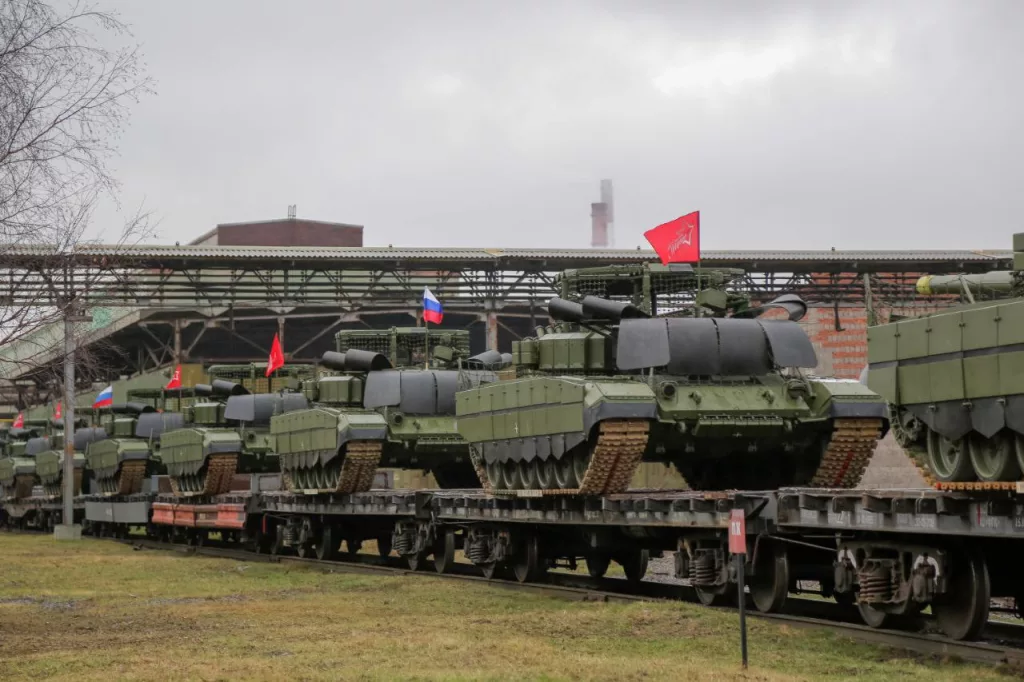 Уралвагонзавод в преддверии Дня Победы отправил партии танков Т-90М и Т-72Б3М в войска
