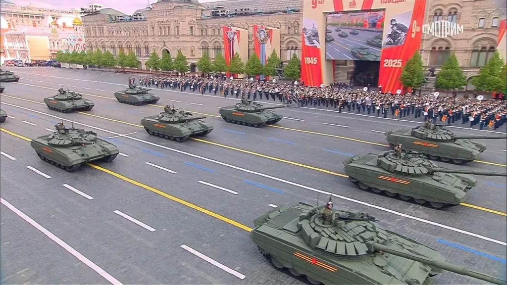Троица современных российских бронетанковых войск - Т-90М, Т-72Б3 и Т-80БВМ