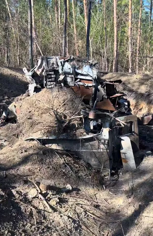 Уничтоженная в районе села Малый Бобрик Сумской области радиолокационная станция 9С32 зенитно-ракетной системы С-300В1 ВСУ