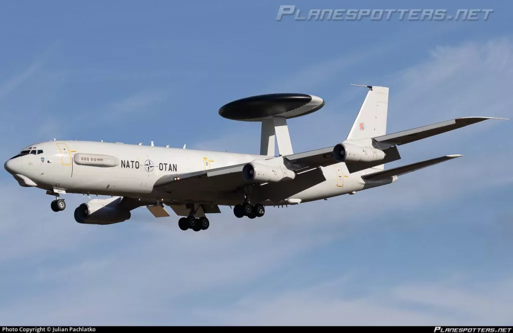 В настоящее время британский самолёт ДРЛО Boeing E-3В Sentry (б.н LX-N90443) осуществляет рутинный мониторинг Псковской, Ленинградской, Калининградской областей и Республики Беларусь