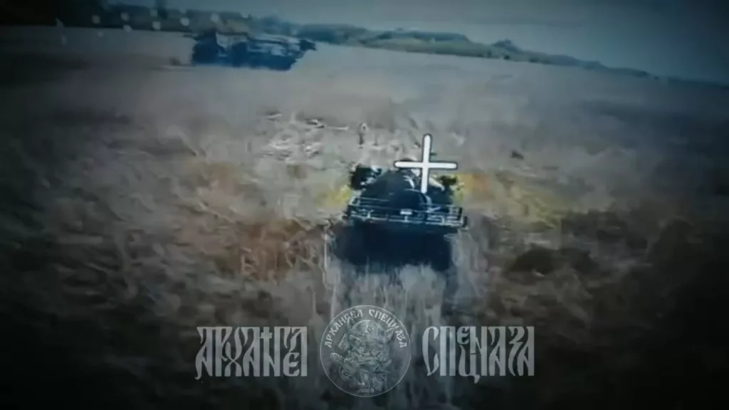 Целая процессия украинских квадроциклистов под ударами российских FPV-дронов в приграничье