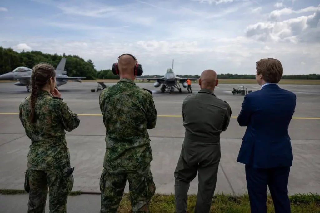 Министерство обороны Нидерландов сообщило об отправке Украине последнего из партии в 24 истребителя F-16