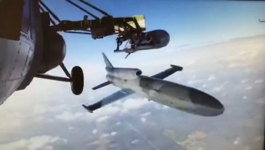 Кадры применения дрона «Дань-М» с борта вертолета Ми-8 ВКС России