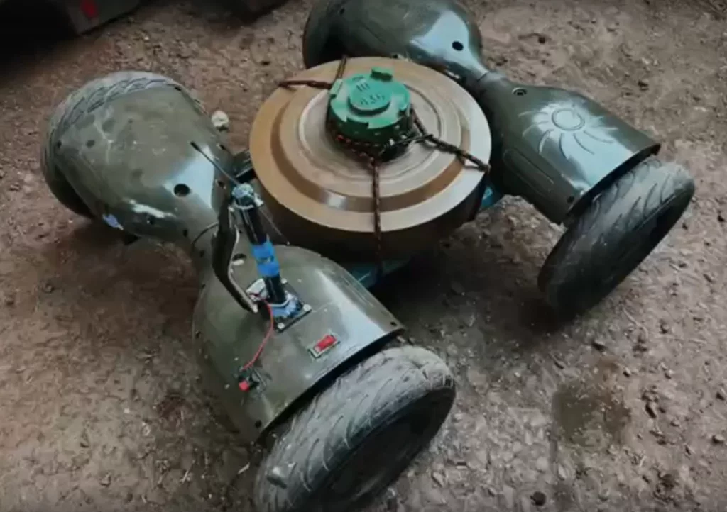 Наземные дроны из гироскутеров. Российские военные стали активно использовать дроны-камикадзе на базе гироскутеров для поражения целей ВСУ