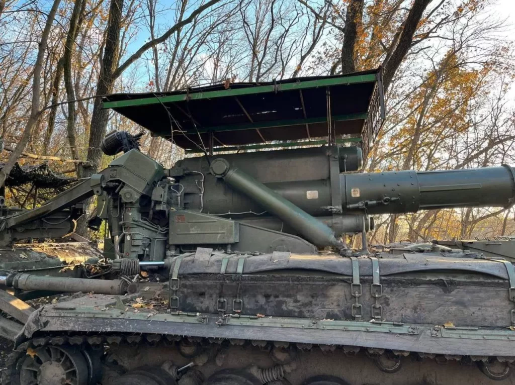 Поставленные из Ирана американские 203-мм снаряды M106 в боекомплекте российской 203-мм самоходной пушки 2С7М "Малка"