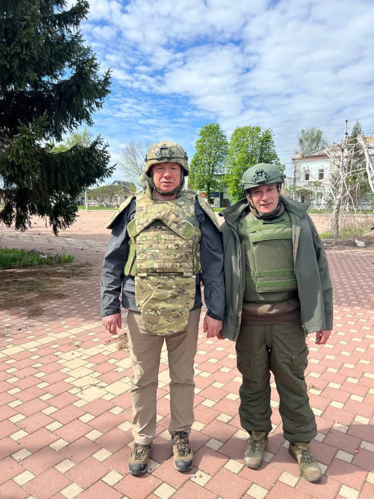 Сегодня в Курской области работал зампред правительства РФ Марат Хуснуллин. Вместе с врио губернатора Александром Хинштейном они побывали в Судже и Большом Солдатском, обсудили, как идет работа по подготовке к восстановлению территорий
