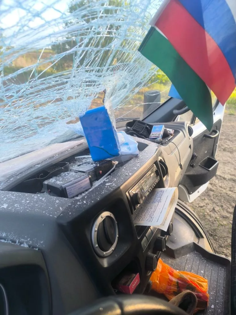 Вот так выглядит второй день рождения, украинский дрон влетел в лобовое стекло "Буханки", но не сдетонировал