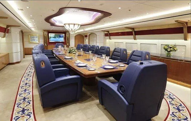 Трамп, по сообщениям американских СМИ, собирается принять в дар от Катара роскошный Boeing 747-8 jumbo jet стоимостью $400 миллионов