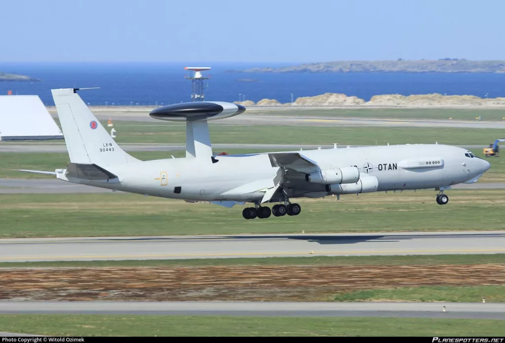 В настоящее время британский самолёт ДРЛО Boeing E-3В Sentry (б.н LX-N90443) осуществляет рутинный мониторинг Псковской, Ленинградской, Калининградской областей и Республики Беларусь