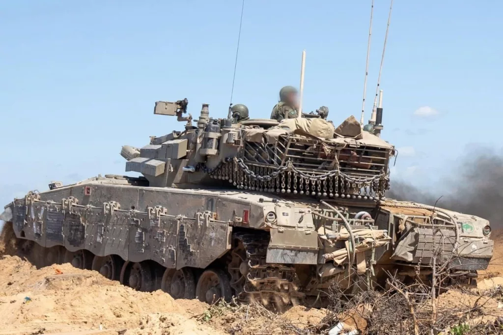 Снятые с хранения израильские танки Merkava Mk.3 стали оснащаться дополнительными блоками динамической защиты по бортам башен для боев в Сектора Газа