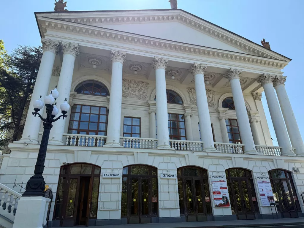 Севастополь, Губернатор: "Принял решение об отмене спектаклей театра Вахтангова в Севастополе. Афиши уже сняли, деньги за билеты будут возвращены